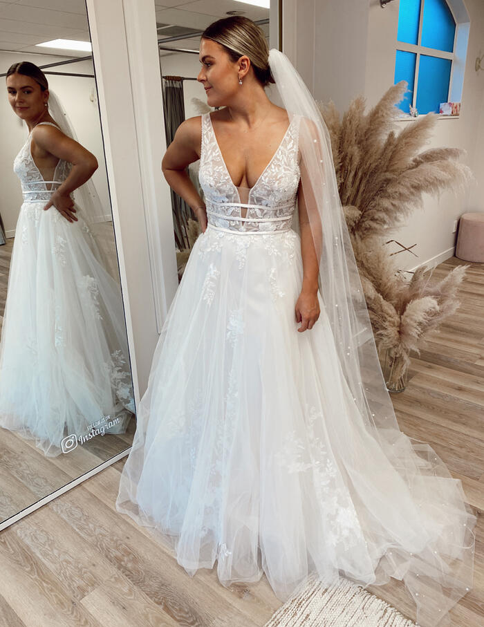 Rebecca Ingram Raelynn wedding dress